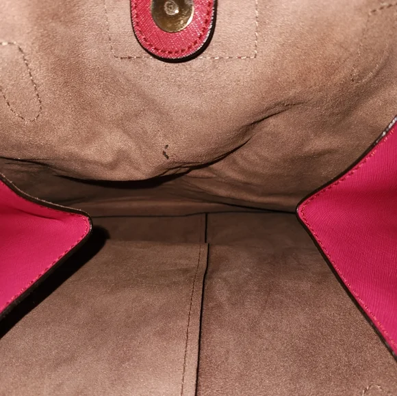 DKNY Magenta Saffiano Leather Large Side Zipper Tote and matching wallet - Picture 8 of 12